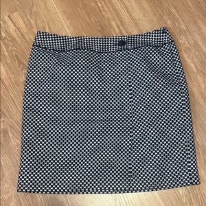 Ann Taylor Black blue and White Patterned Pencil Skirt 14P nwot
